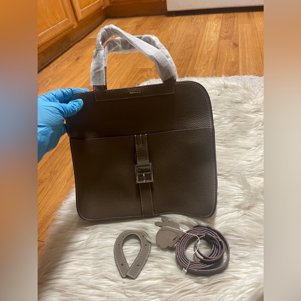 Etoupe Leather Hazlan style Crossbody Bag - Picture 12 of 16